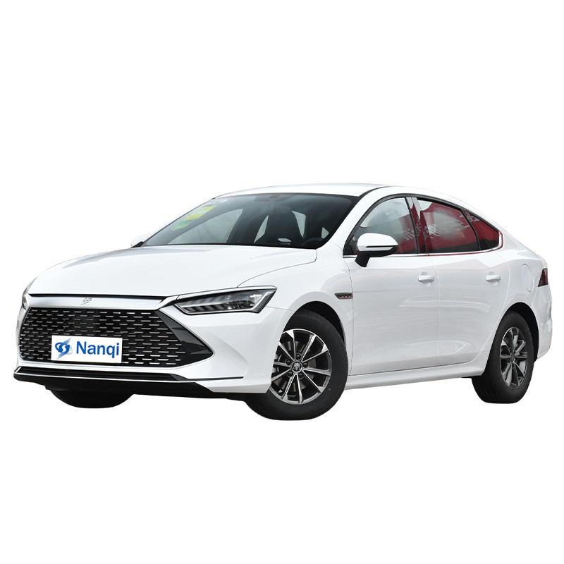 Carros BYD Plug In SUV híbrido BYD Qin Plus DM-I 4 portas 5 lugares