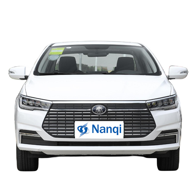Pure Electric BYD Qin EV Veículos de Nova Energia 136P 4 portas 5 lugares Sedan